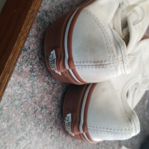 Van's - Picture 5 of 5